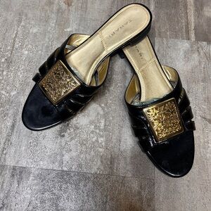 Tahari PARSON Black Patent SLIDES Flats Sandals Womens FANCY GOLD METAL EMBLEM